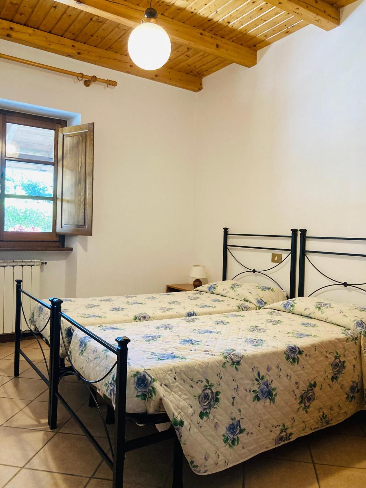Agriturismo Poderino Кастильоне-ди-Гарфаньяна Экстерьер фото